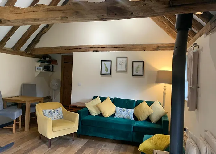 New Cosy Cottage - Lake View & Log Burner - Dog Proof Garden