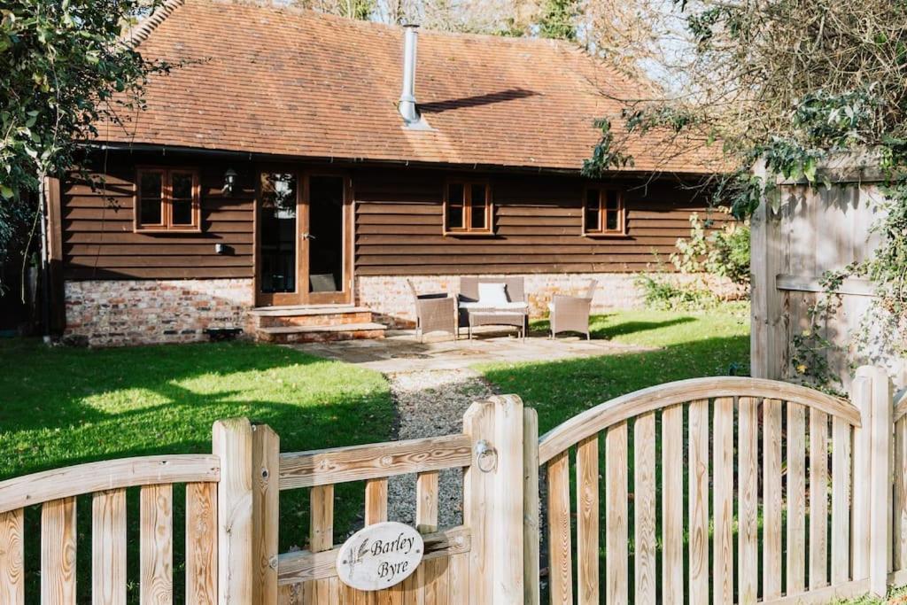 Holiday home New Cosy - View & Log Burner - Dog Proof Garden